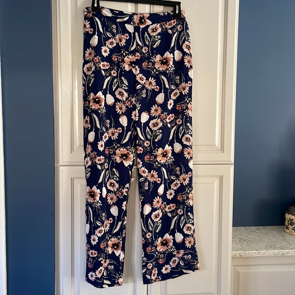 Wide leg pant in navy floral print.
